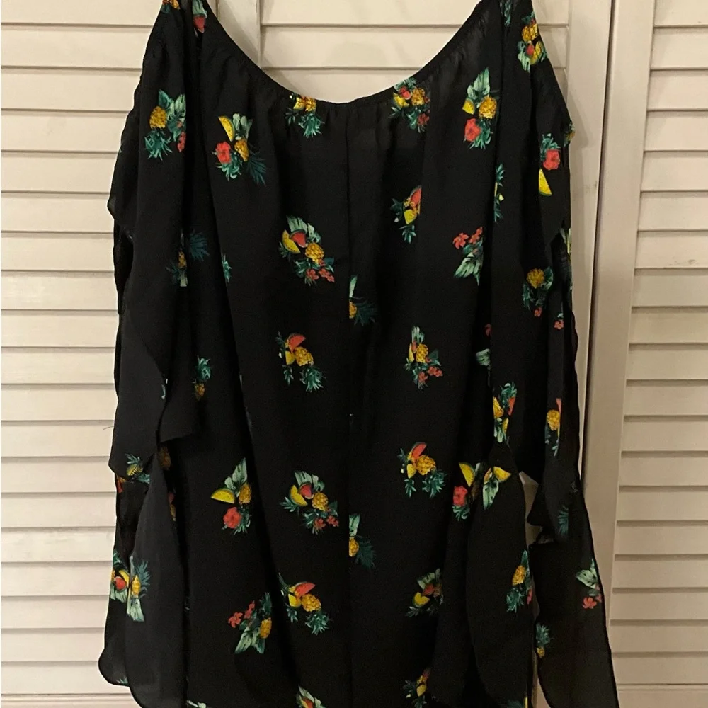 SOLD Women’s Blouse Off Shoulder Plus Size - Picture 4 of 5